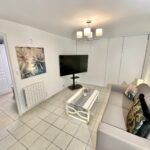 vue generale de la junior suite reliee a la chambre terrasse a tourves