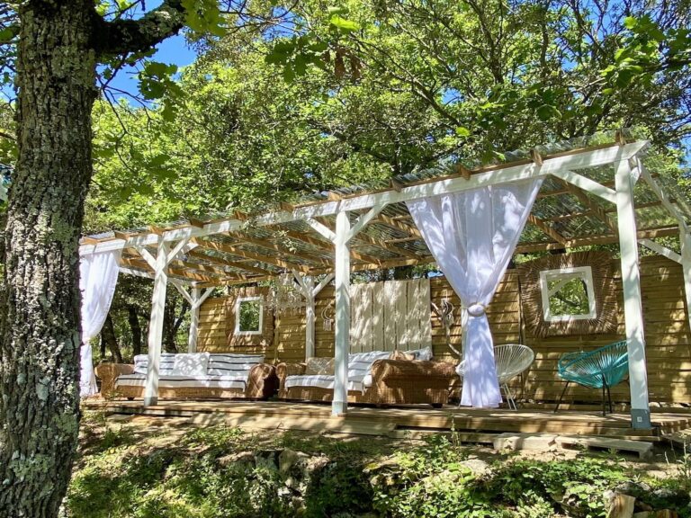 pergola chambres d hotes en provence verte