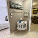 sas de passage entre la chambre terrasse et la junior suite dans une maison d hotes