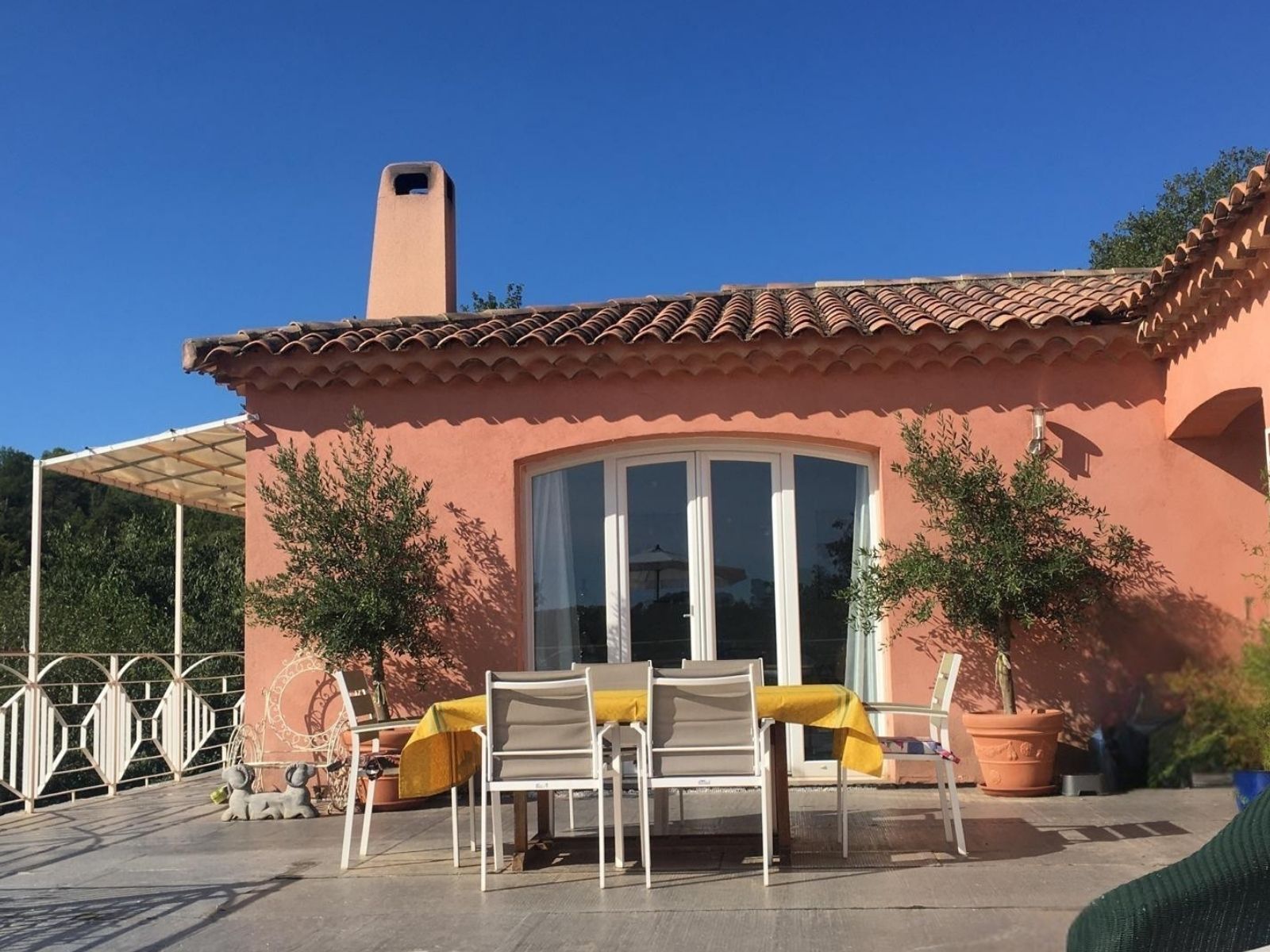 Terrasse chambres d’hôtes à Tourves en Provence